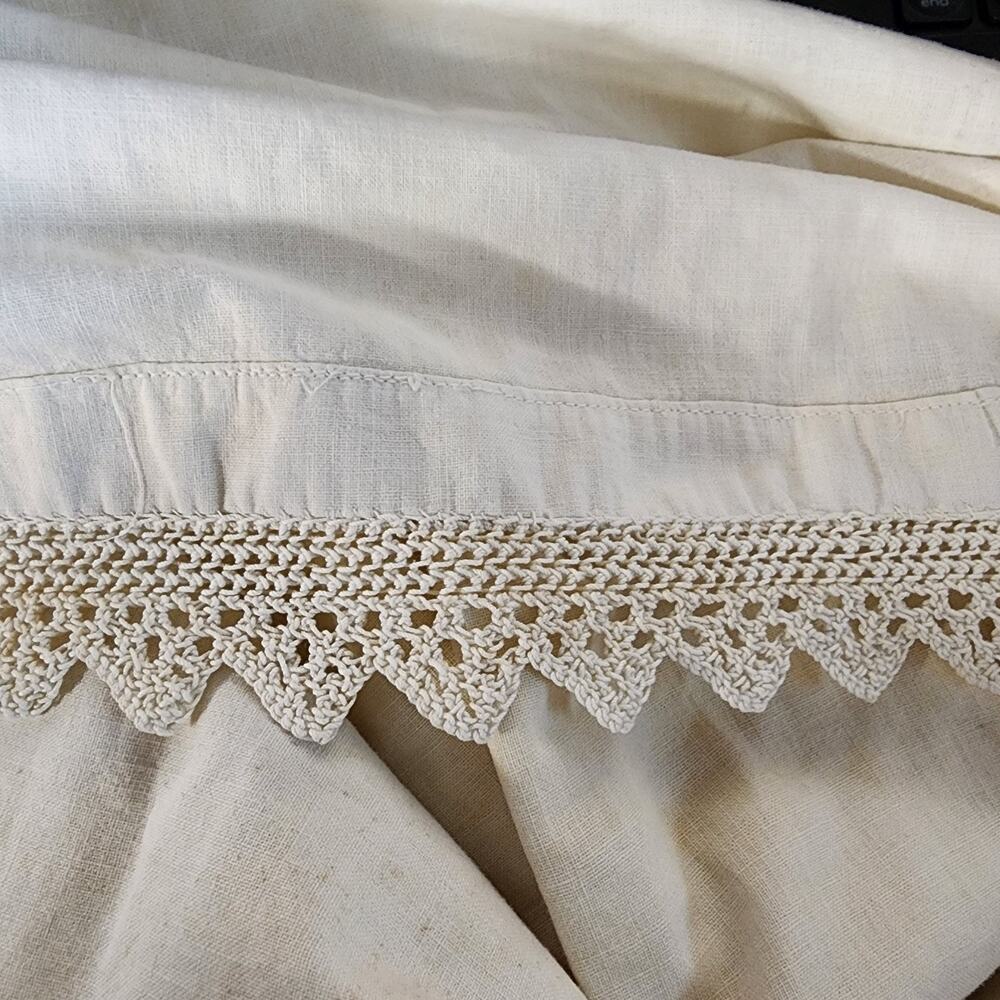Vintage Ivory Pillowcase Crochet Lace Edge 32x20 Yellowed Stained Crafting Only - Picture 2 of 8